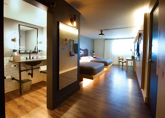 Moxy Phoenix Tempe/asu Area 3*