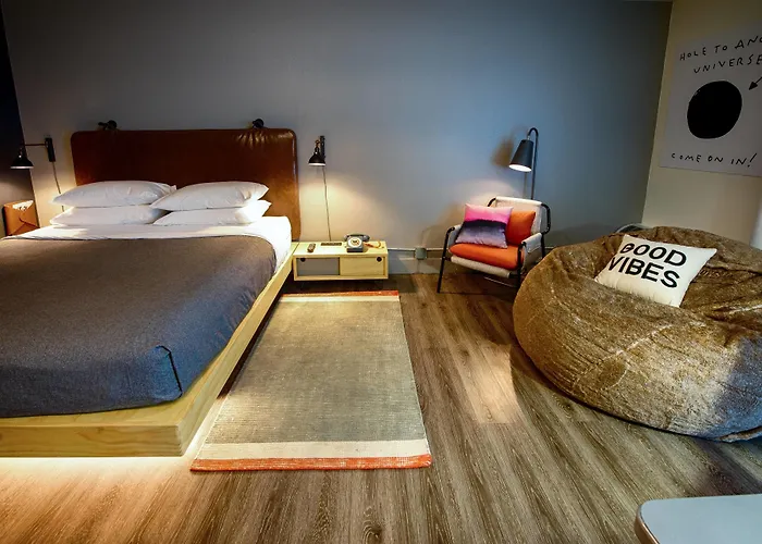 Moxy Phoenix Tempe/asu Area Hotel